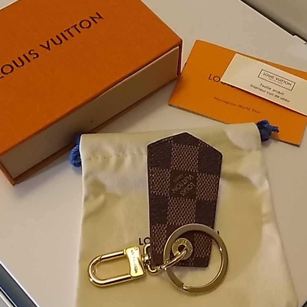 Louis Vuitton Enchappes key holder